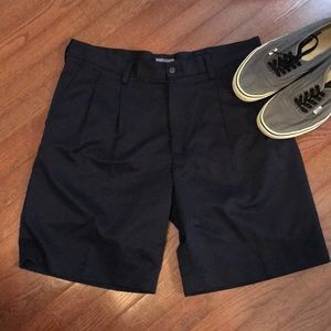 {Izod} Men’s Pleat Front Golf Shorts 34 waist